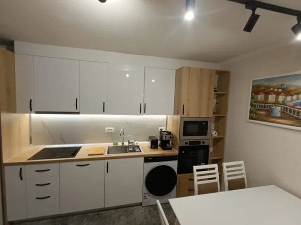 Tirane, jepet me qera apartament 1+1+Aneks+Ballkon Kati 4, 65 m² 450 € (Allias pran Spitalit Nen Tereza)