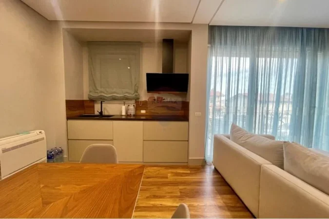 Tirane, jepet me qera apartament 3+1 , 120 m² 1.200 € (Secret Garden Rezidencë, Tiranë)
