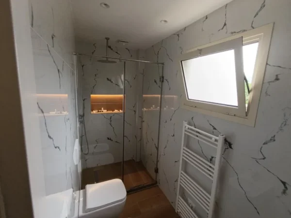 Tirane, jepet me qera apartament 1+1+Aneks+Ballkon Kati 4, 65 m² 450 € (Allias pran Spitalit Nen Tereza)