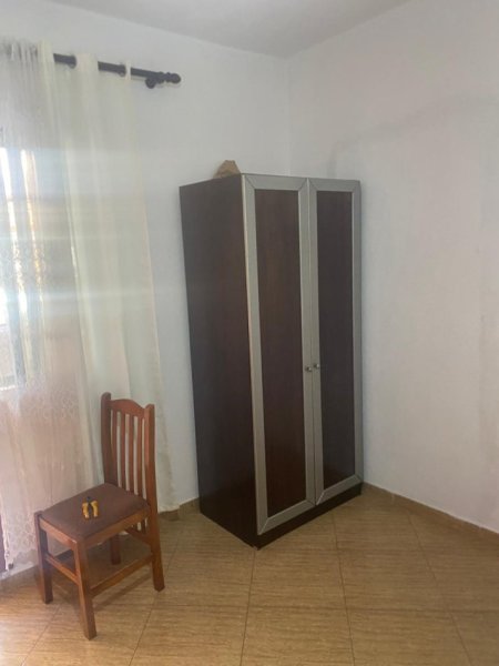 Tirane, jepet me qera shtepi 2+1 Kati 2, 70 m² 360 € 
