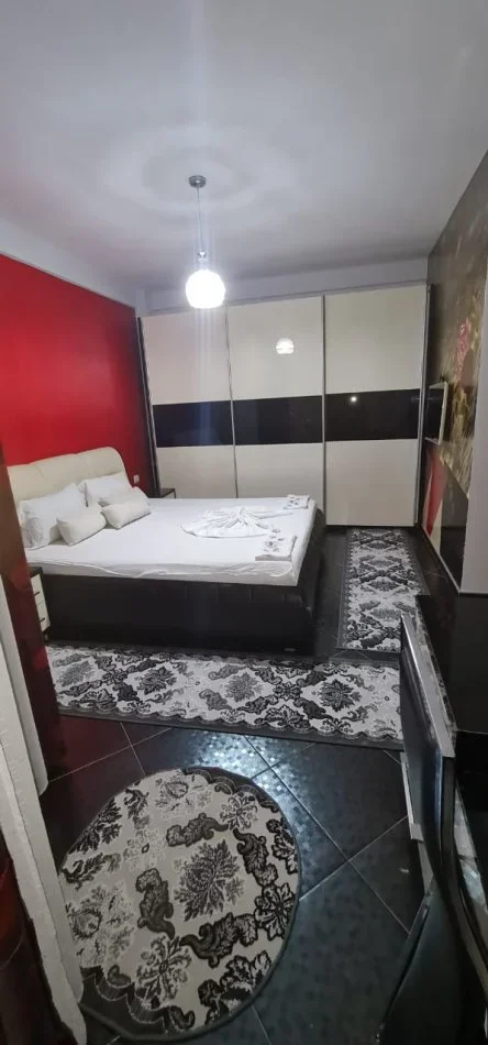 Tirane, jepet me qera apartament 3+1+Ballkon Kati 3, 122 m² 700 € (Bulevardi i RI Afer Qender)
