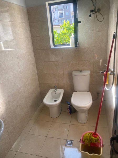 Tirane, jepet me qera shtepi 2+1 Kati 2, 70 m² 360 € 