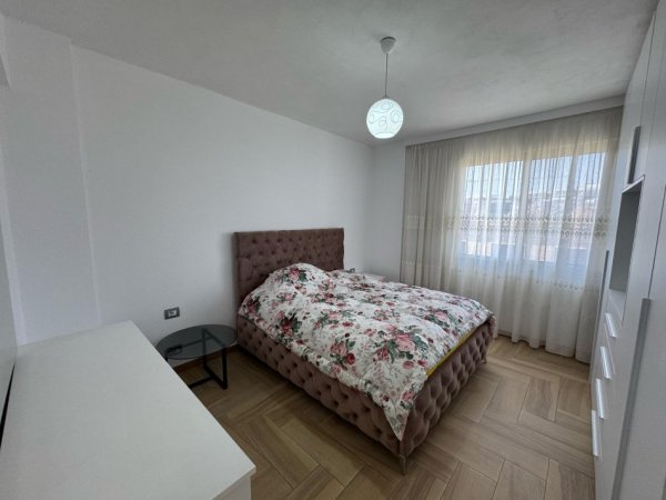 Tirane, jepet me qera apartament 2+1 , 110 m² 1.000 € (21 dhjetori)