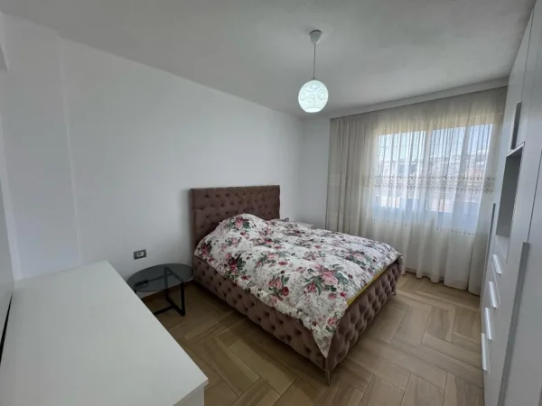 Tirane, jepet me qera apartament 2+1 , 110 m² 1.000 € (21 dhjetori)