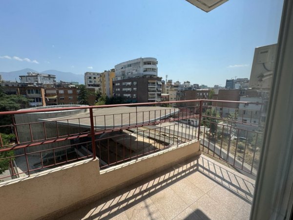 Tirane, jepet me qera apartament 2+1 , 110 m² 1.000 € (21 dhjetori)