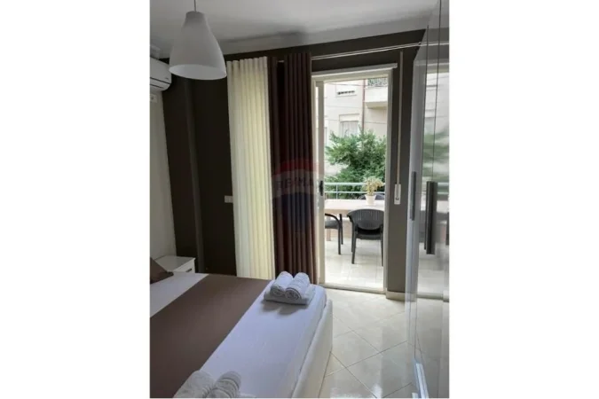 Tirane, jepet me qera apartament 1+1 Kati 1, 80 m² 550 € (Liqeni i Thate - Kompleksi Ferrari)