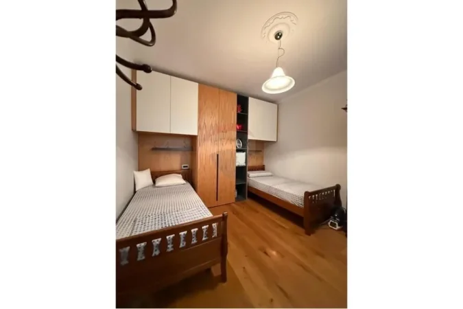 Tirane, jepet me qera 2+1 Kati 5, 1.500 € (Rruga Ismail Qemali)
