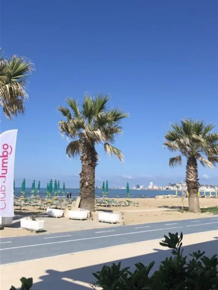 Durres, apartament me qera ne zonen e plazhit, 50€ (lagjia 13, prane pistes Iliria)