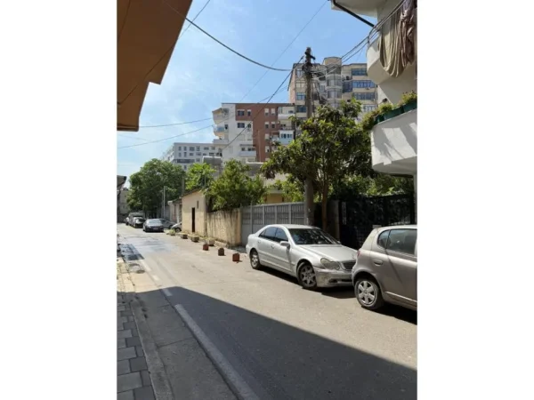 Tirane, shitet ambjent biznesi Kati 0, 128 m² 175.000 € (21 dhjetori)