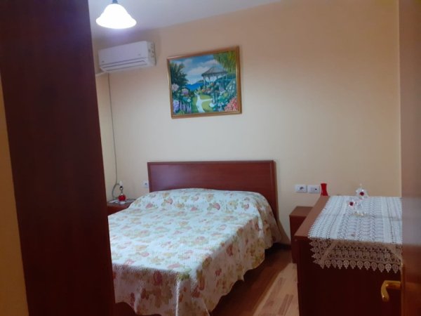 Tirane, jepet me qera apartament 1+1+Ballkon Kati 3, 70 m² 500 € (NOBIS LIQENI)