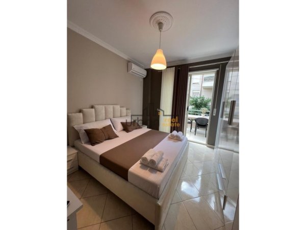Tirane, jepet me qera apartament 1+1+Ballkon Kati 2, 80 m² 550 € (Liqeni i Thate)