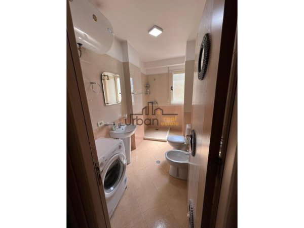 Tirane, jepet me qera apartament 1+1+Ballkon Kati 2, 80 m² 550 € (Liqeni i Thate)