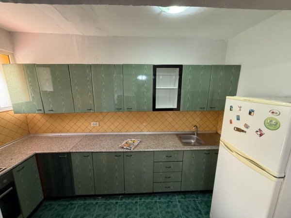 Tirane, shitet apartament 2+1 Kati 2, 72 m² 115.000 € (ne rrugen Ali Denmi Tirane.)