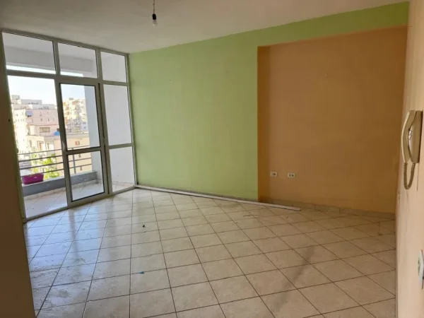 Tirane, shitet apartament 2+1+Ballkon Kati 5, 118 m² 150.000 € (Astir Prane Vila L Me Hipoteke)