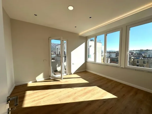 Tirane, shitet apartament 3+1+Ballkon Kati 6, 161 m² 270.000 € (Hoxha Tasim)