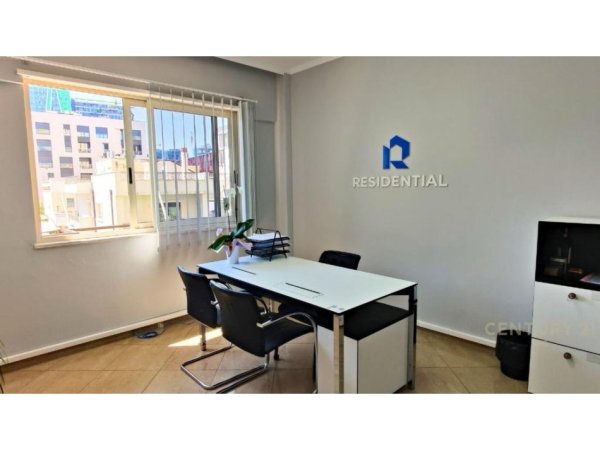 Tirane, jepet me qera zyre Kati 1, 130 m² 1.100 € 