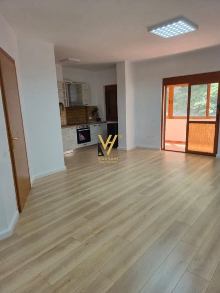 Tirane, jepet me qera zyre Kati 2, 110 m² 900 € (RRUGA E BOGDANEVE)