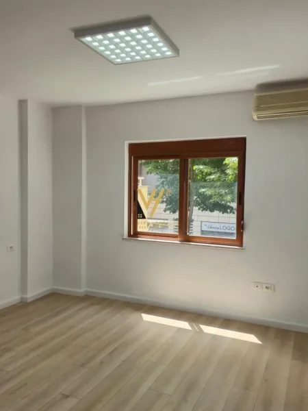 Tirane, jepet me qera zyre Kati 2, 110 m² 900 € (RRUGA E BOGDANEVE)