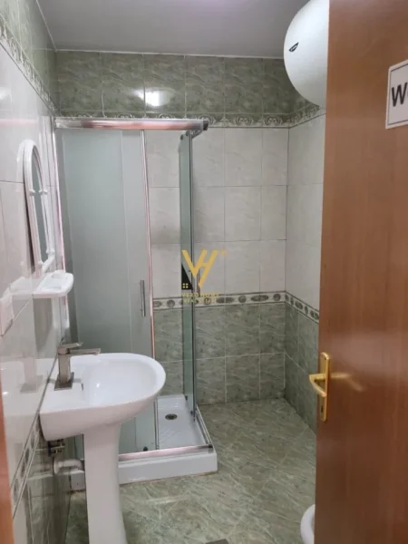 Tirane, jepet me qera zyre Kati 2, 110 m² 900 € (RRUGA E BOGDANEVE)