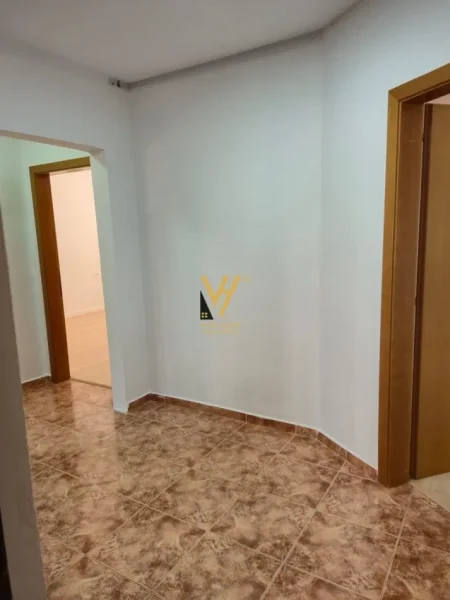 Tirane, jepet me qera zyre Kati 2, 110 m² 900 € (RRUGA E BOGDANEVE)