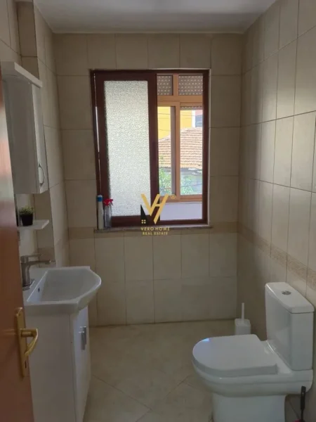 Tirane, jepet me qera zyre Kati 2, 110 m² 900 € (RRUGA E BOGDANEVE)