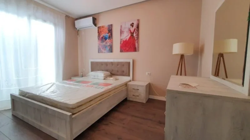 Tirane, jepet me qera apartament 2+1 , 95 m² 700 € (Rruga Mine Peza)