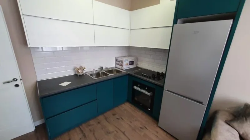 Tirane, jepet me qera apartament 2+1 , 95 m² 700 € (Rruga Mine Peza)