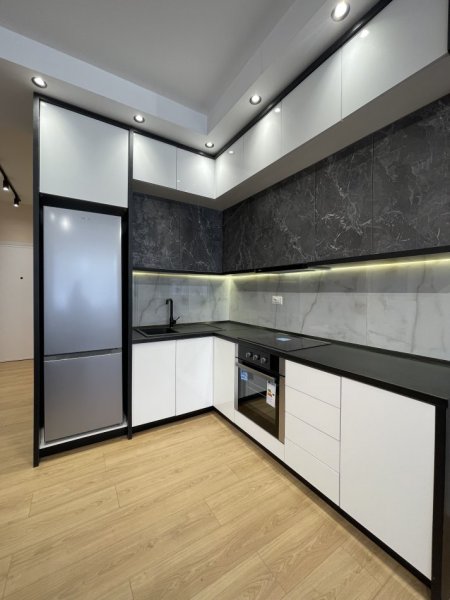 Tirane, shes apartament 2+1+Ballkon Kati 7, 88 m² 143.000 € (Rruga Dritan Hoxha)