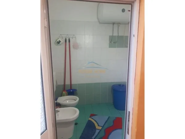 Shitet, Apartament 4+1+2, Gjimnazi Petro Nini Luarasi, Tirane.