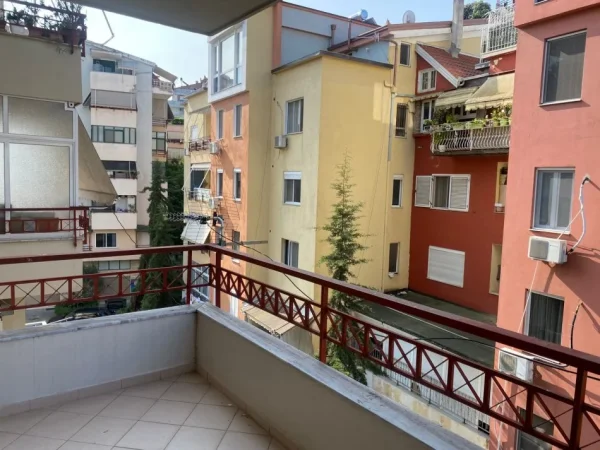 Tirane, jepet me qera 2+1+Ballkon Kati 4, 115 m² 500 € (KODRA E DIELLIT)