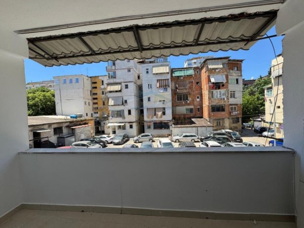 Tirane, jepet me qera apartament 2+1 Kati 2, 93 m² 800 € 