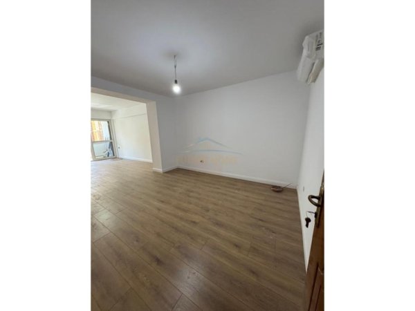 Tirane, jepet me qera apartament 2+1 Kati 2, 93 m² 800 € 