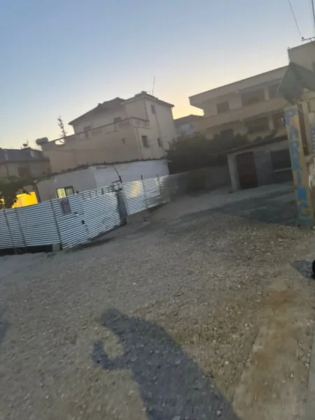 Tirane, jepet me qera ambjent biznesi Kati 0, 260 m² 1.200 € (rruga egnatja)