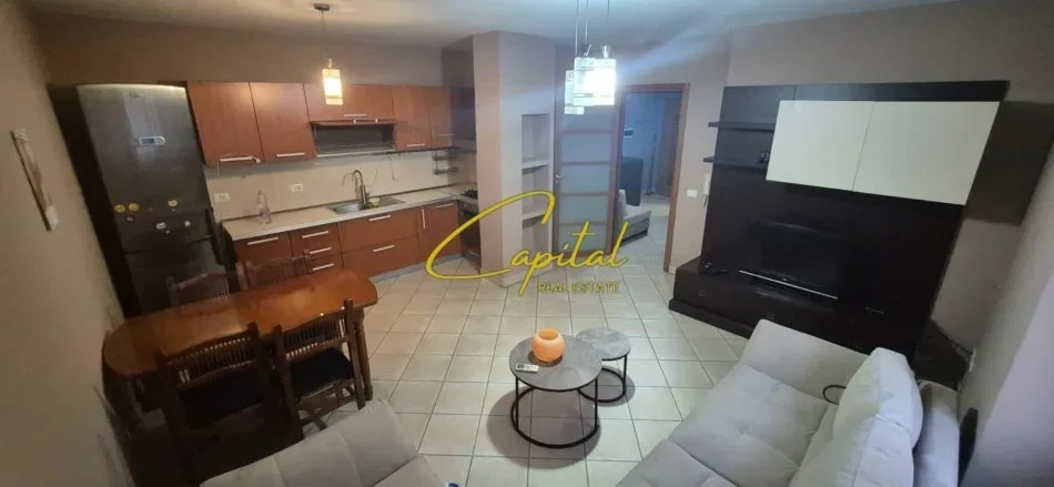 Tirane, jepet me qera apartament 2+1 Kati 0, 95 m² 700 € (21 DHJETORI)