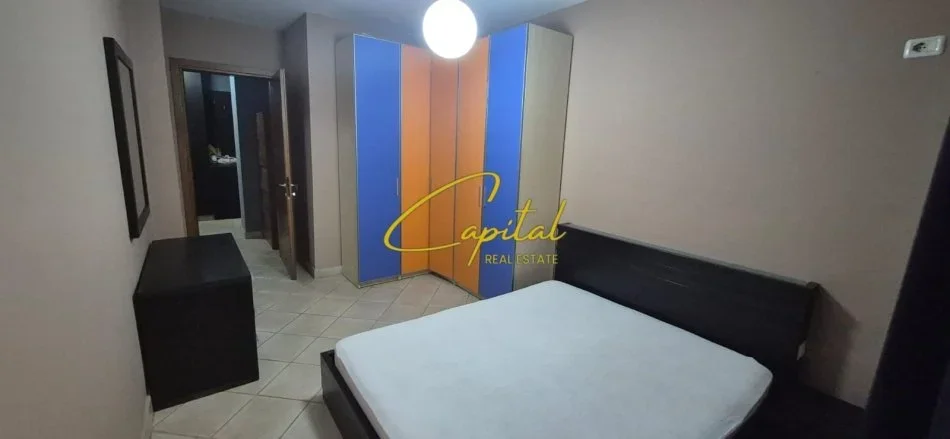 Tirane, jepet me qera apartament 2+1 Kati 0, 95 m² 700 € (21 DHJETORI)