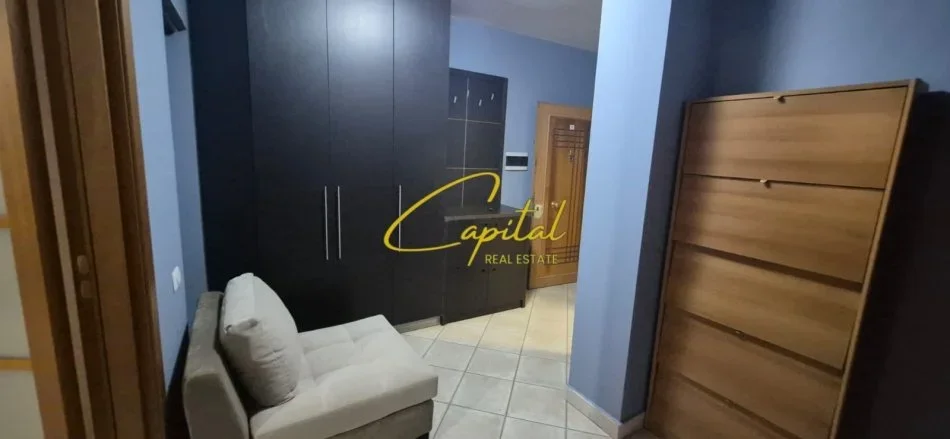 Tirane, jepet me qera apartament 2+1 Kati 0, 95 m² 700 € (21 DHJETORI)