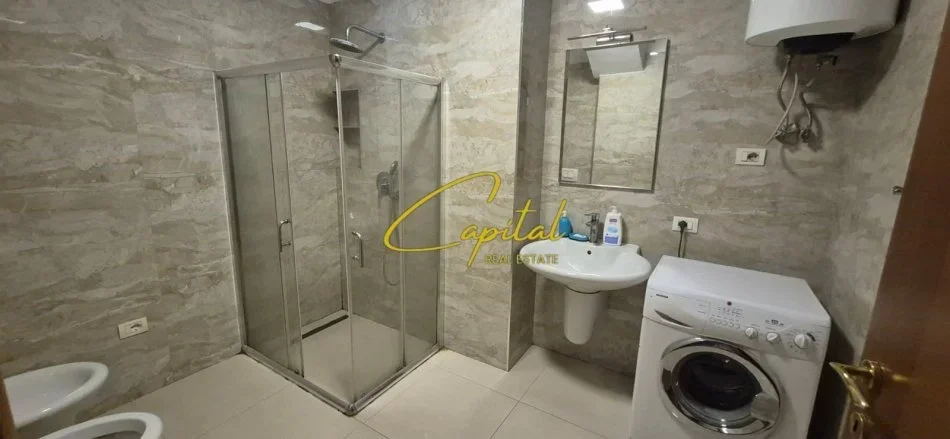 Tirane, jepet me qera apartament 2+1 Kati 0, 95 m² 700 € (21 DHJETORI)