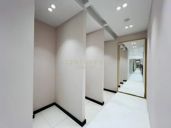 Tirane, jap me qera ambjent biznesi , 94 m² 2.000 € (Komuna e Parisit)