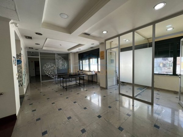 Tirane, shitet ambjent biznesi Kati 1, 350 m² 1.600.000 € BLL53767