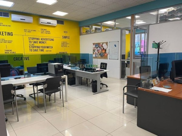 Tirane, jap me qera zyre , 263 m² 4.500 € (Ish Blloku)