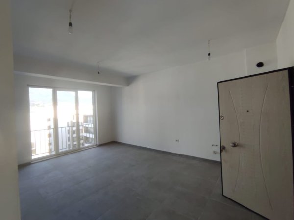 Tirane, jepet me qera apartament 2+1+Ballkon Kati 2, 90 m² 350 € (Rruga 5 Maji)