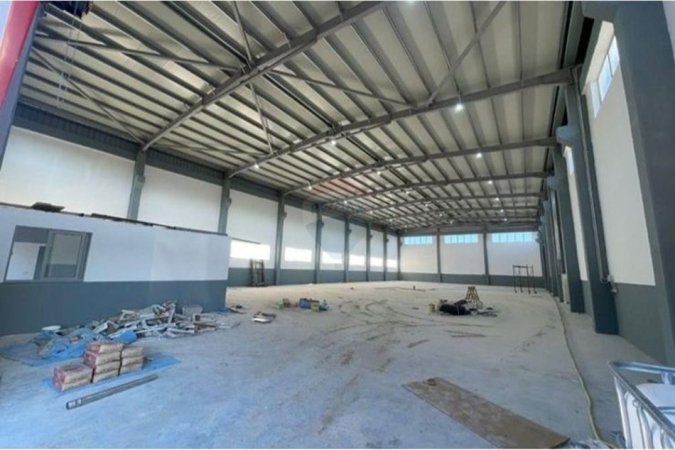 Tirane, jepet me qera magazine , 2.500 m² 4.000 € (AKSI TIRANE-VORE)
