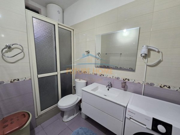 Tirane, jepet me qera apartament 1+1 Kati 1, 60 m² 600 € (rruga Petronini Luarasi)