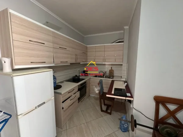 Vlore, shitet apartament 1+1+Ballkon Kati 7, 52 m² 85.000 € (Rruga Murat Tërbaçi)