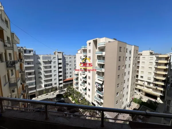 Vlore, shitet apartament 1+1+Ballkon Kati 7, 52 m² 85.000 € (Rruga Murat Tërbaçi)