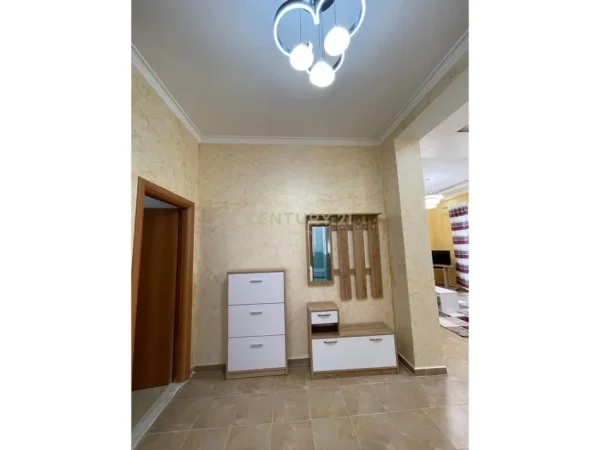 Tirane, jap me qera apartament 2+1 , 100 m² 600 € (Kopshti Botanik Zoologjik)