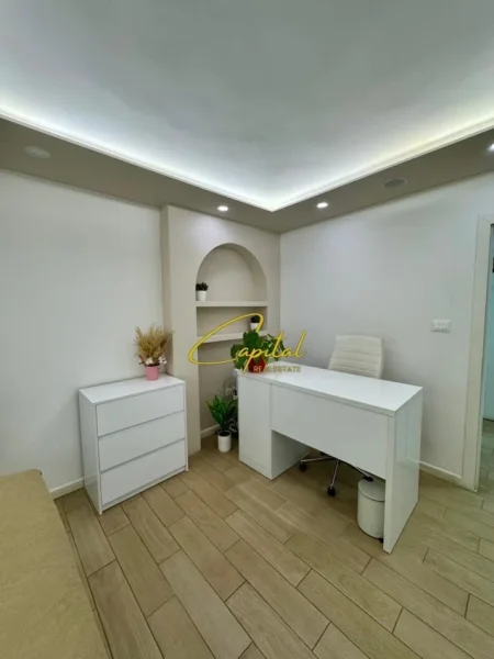 Tirane, jepet me qera ambjent biznesi Kati 2, 70 m² 750 € (VASIL SHANTO)