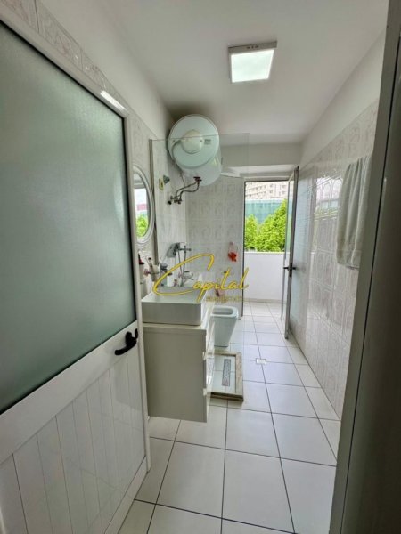 Tirane, jepet me qera ambjent biznesi Kati 2, 70 m² 750 € (VASIL SHANTO)