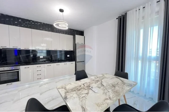 Tirane, jepet me qera apartament 2+1 , 100 m² 750 € (TRIO TOWER)