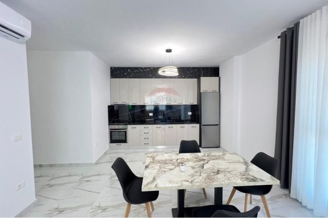 Tirane, jepet me qera apartament 2+1 , 100 m² 750 € (TRIO TOWER)